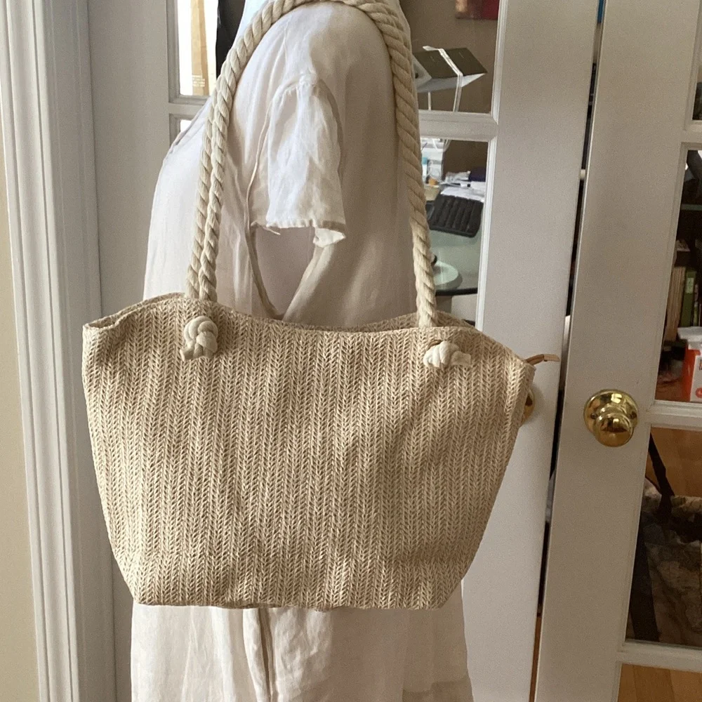 New Chic Tan Tote Bag with Rope Handles - Picture 1 of 8